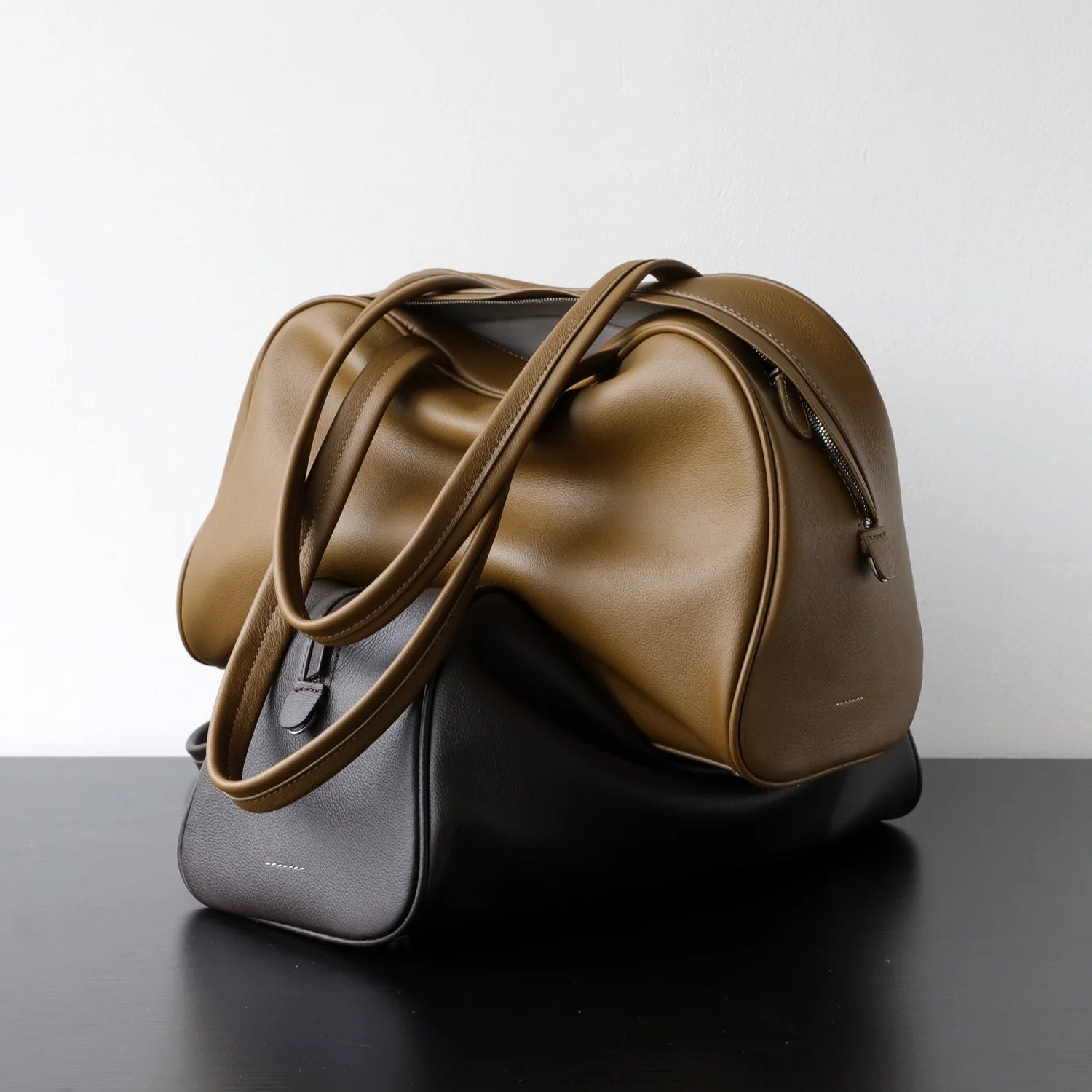 Sac Boston en cuir véritable à bandoulière "Manarola" *