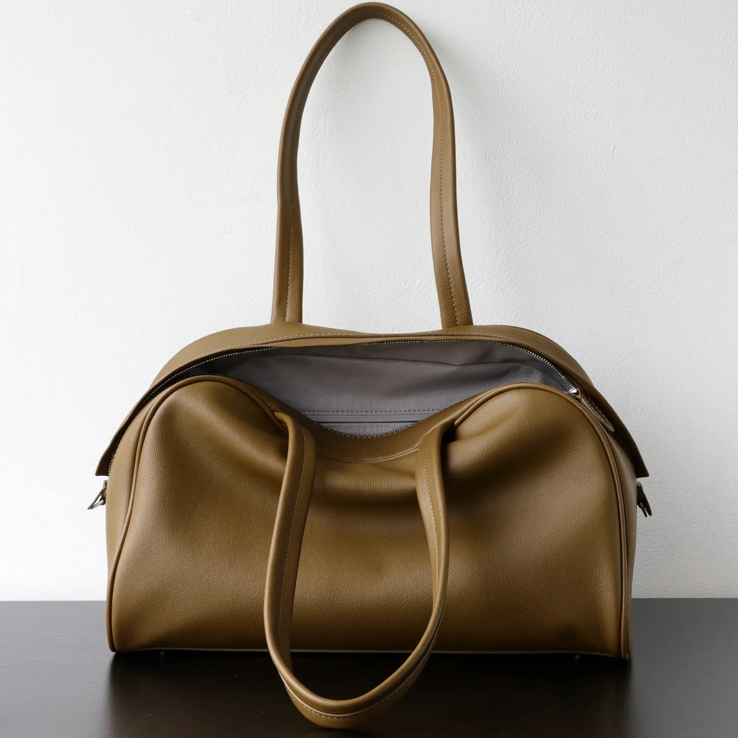 Sac Boston en cuir véritable à bandoulière "Manarola" *