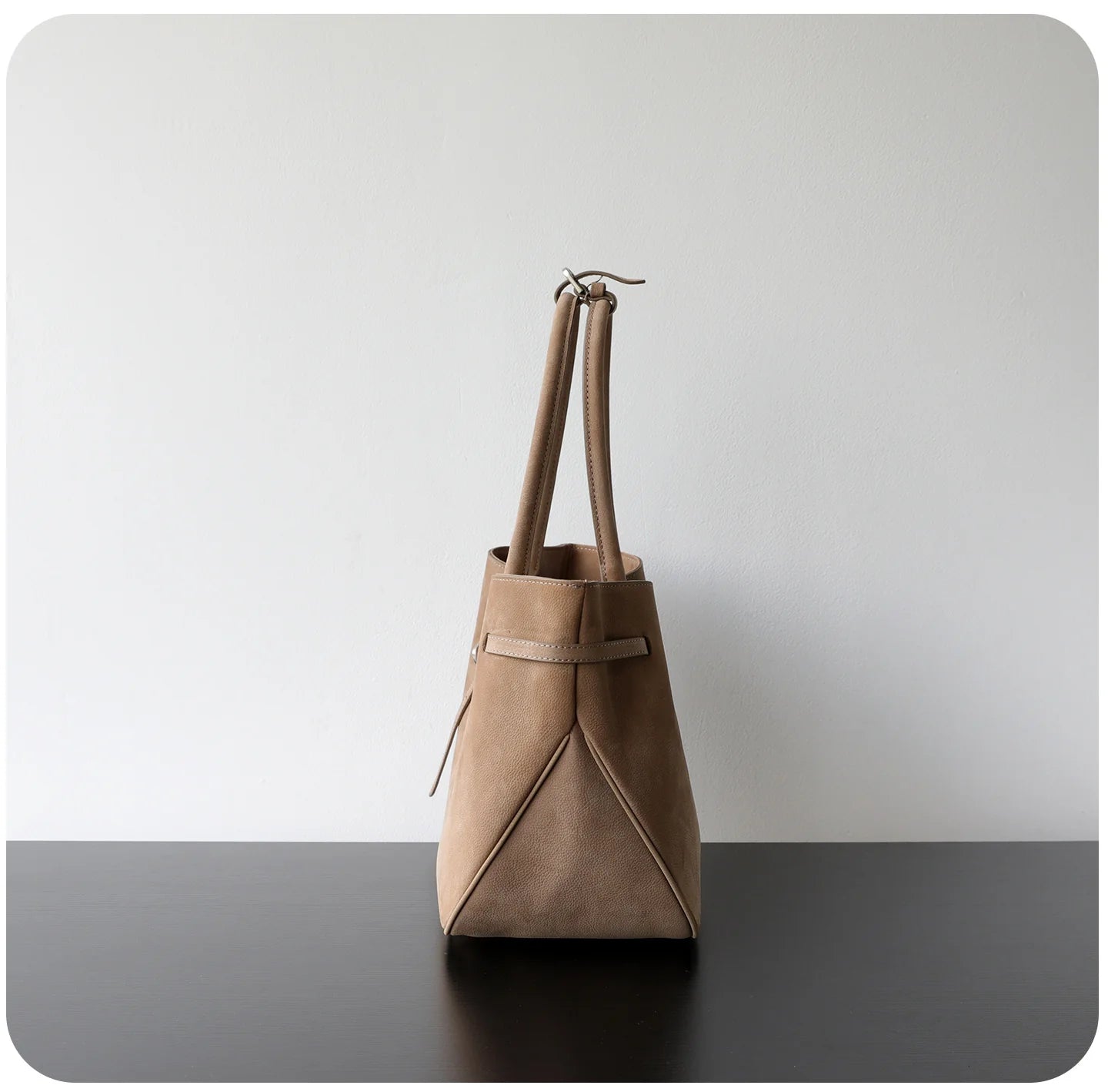 Sac fourre-tout  en suède avec ceinture décorative "Lecce" *
