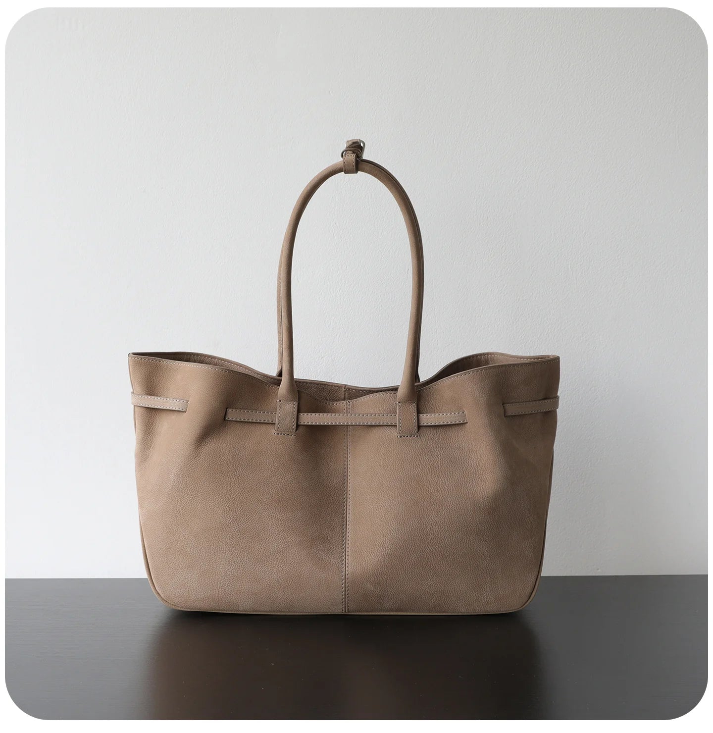 Sac fourre-tout  en suède avec ceinture décorative "Lecce" *