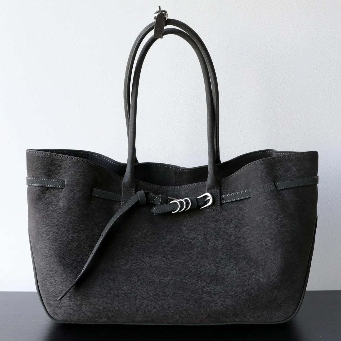 Sac fourre-tout  en suède avec ceinture décorative "Lecce" *