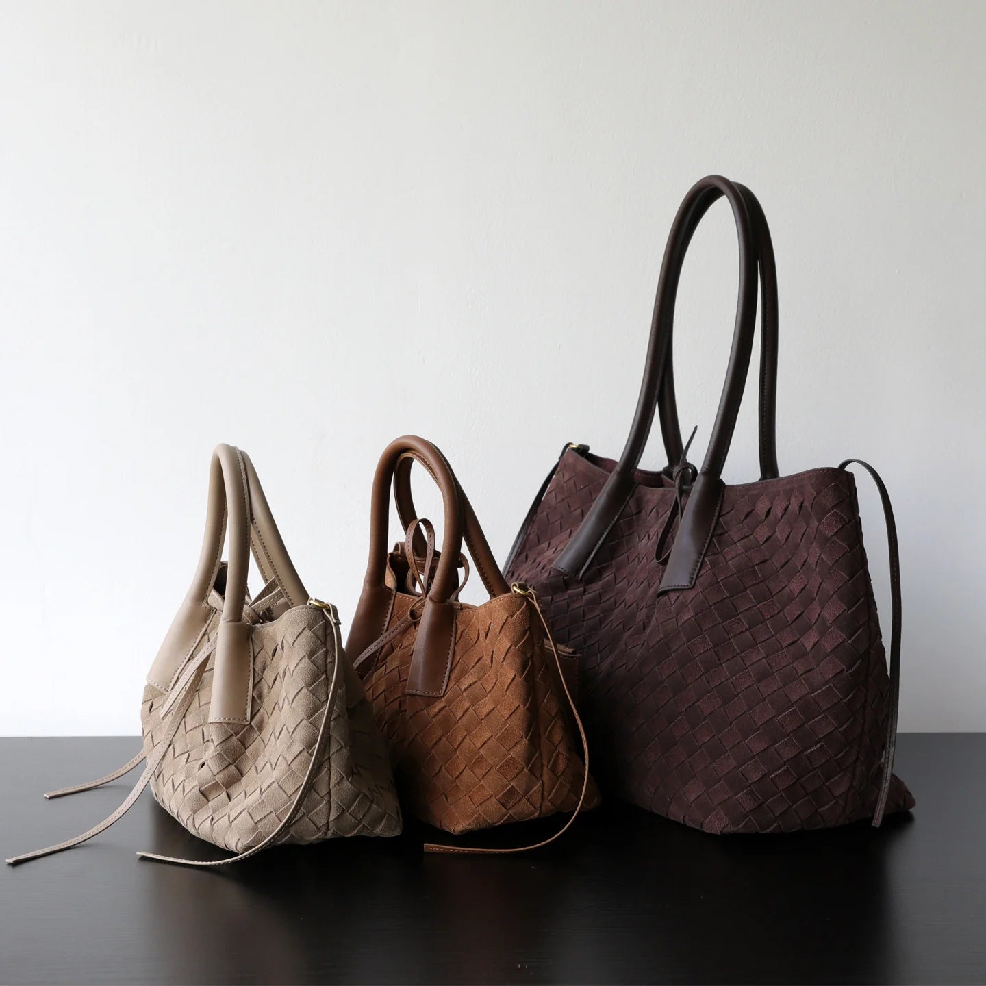 Sac cabas en cuir suédé tressé porté épaule "Carloforte"*