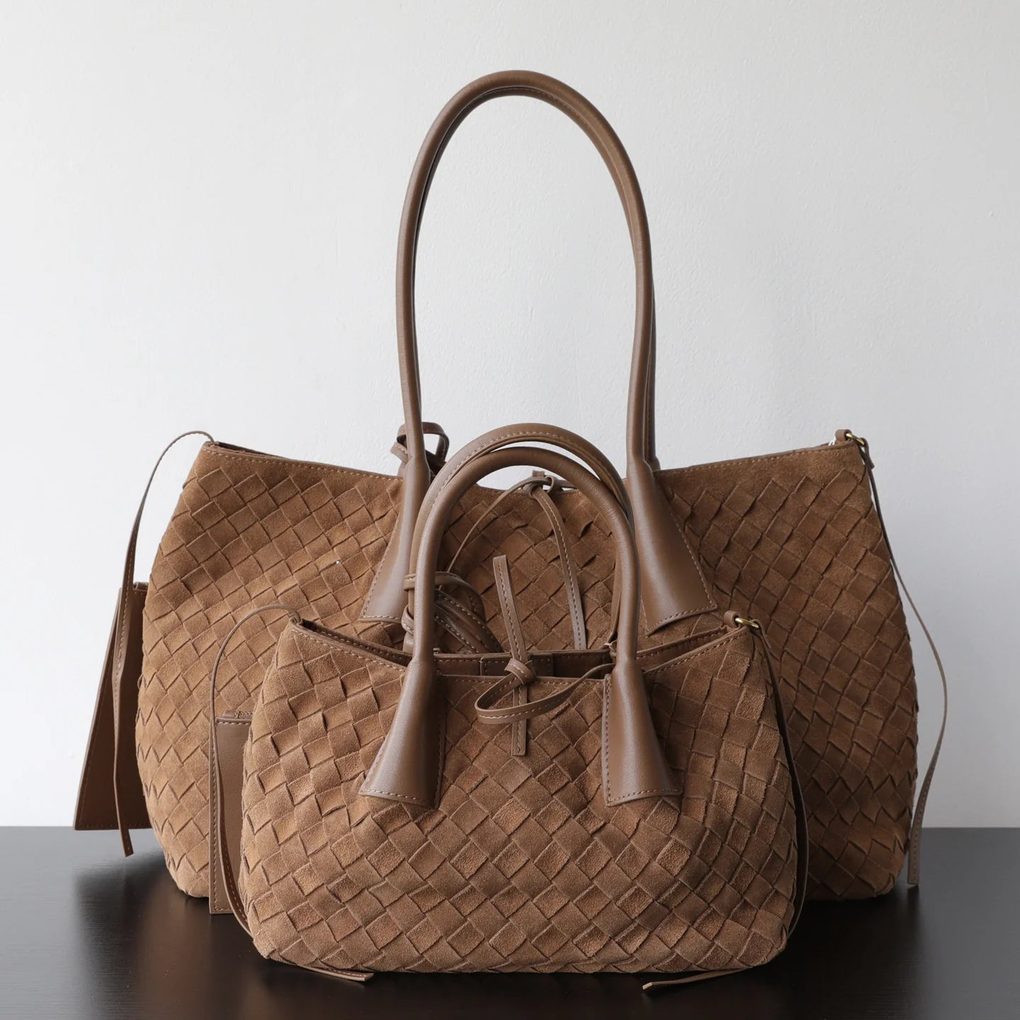 Sac cabas en cuir suédé tressé porté épaule "Carloforte"*