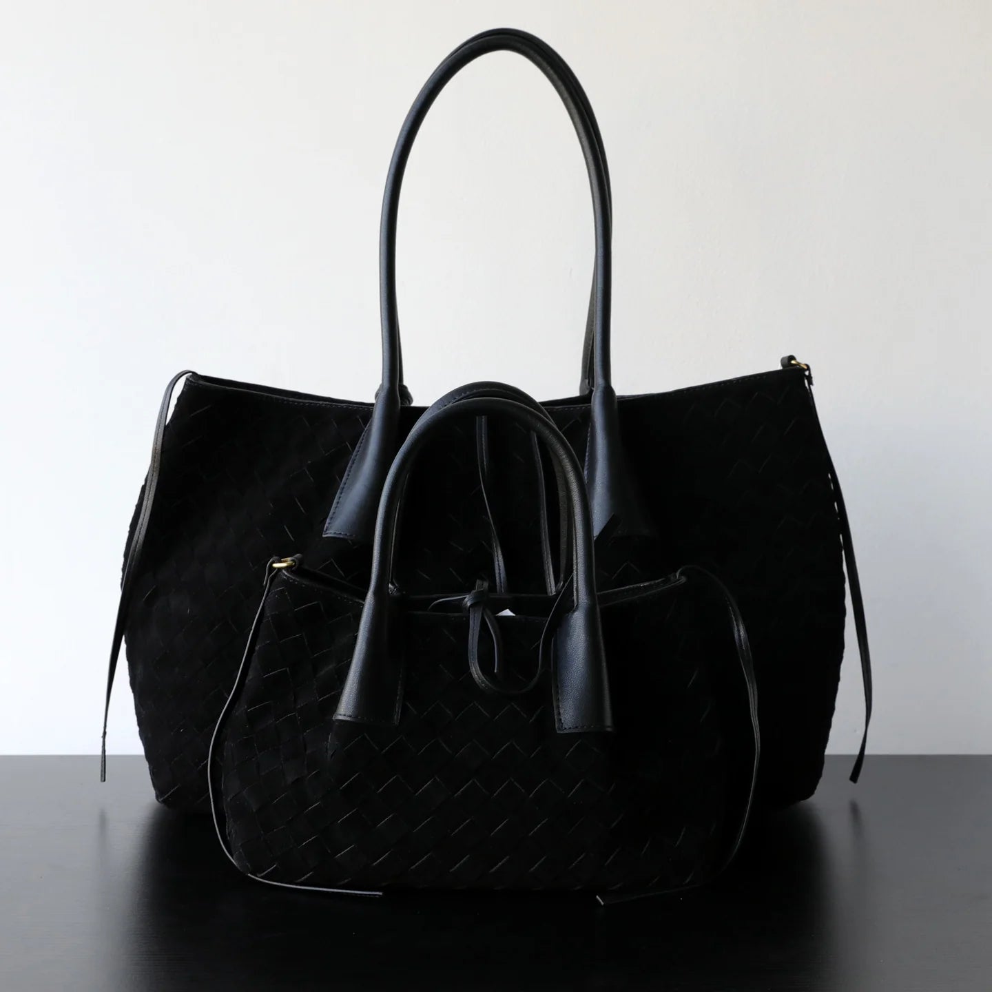 Sac cabas en cuir suédé tressé porté épaule "Carloforte"*