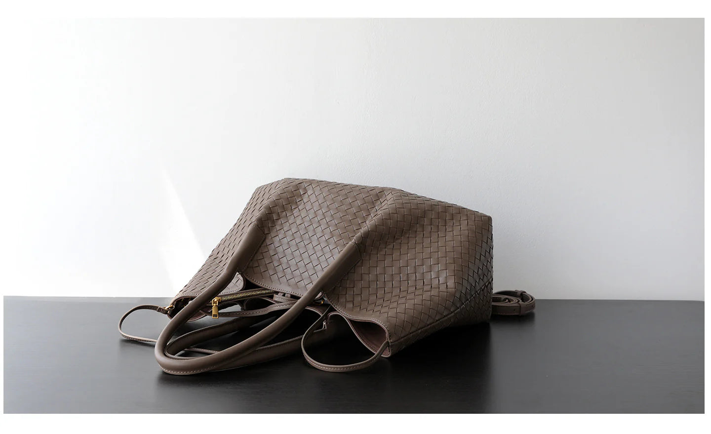 Sac fourre-tout en cuir tressé porté épaule "Montefioralle"*