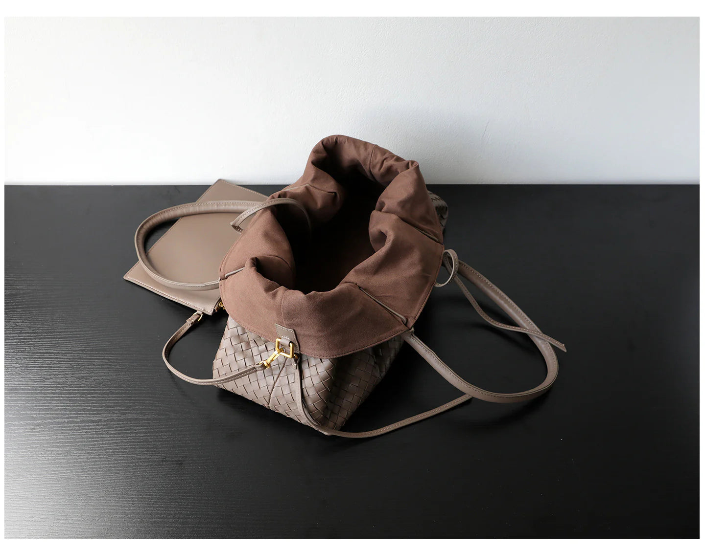 Sac fourre-tout en cuir tressé porté épaule "Montefioralle"*