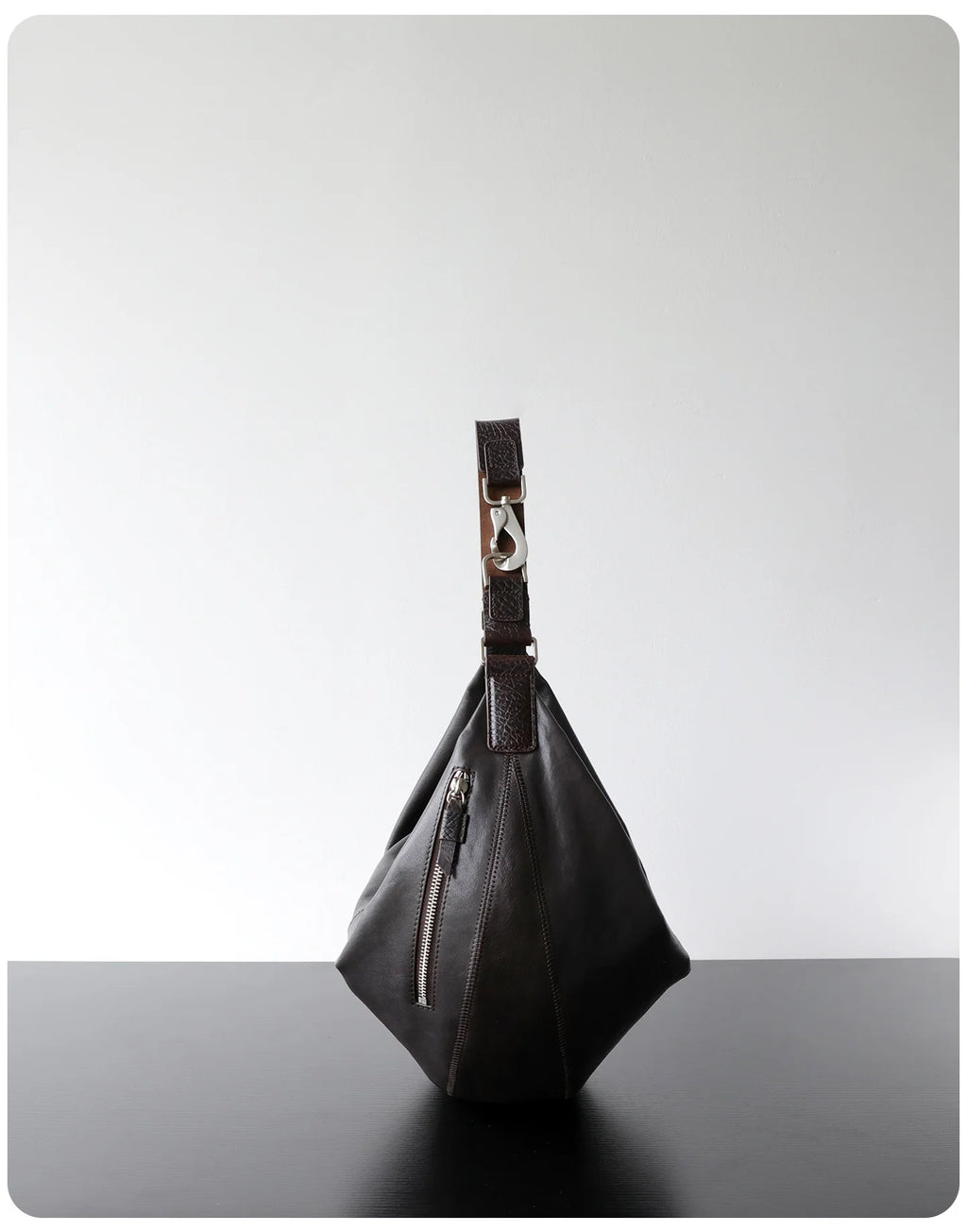 Sac croissant en cuir végétal porté épaule "Treviso"*