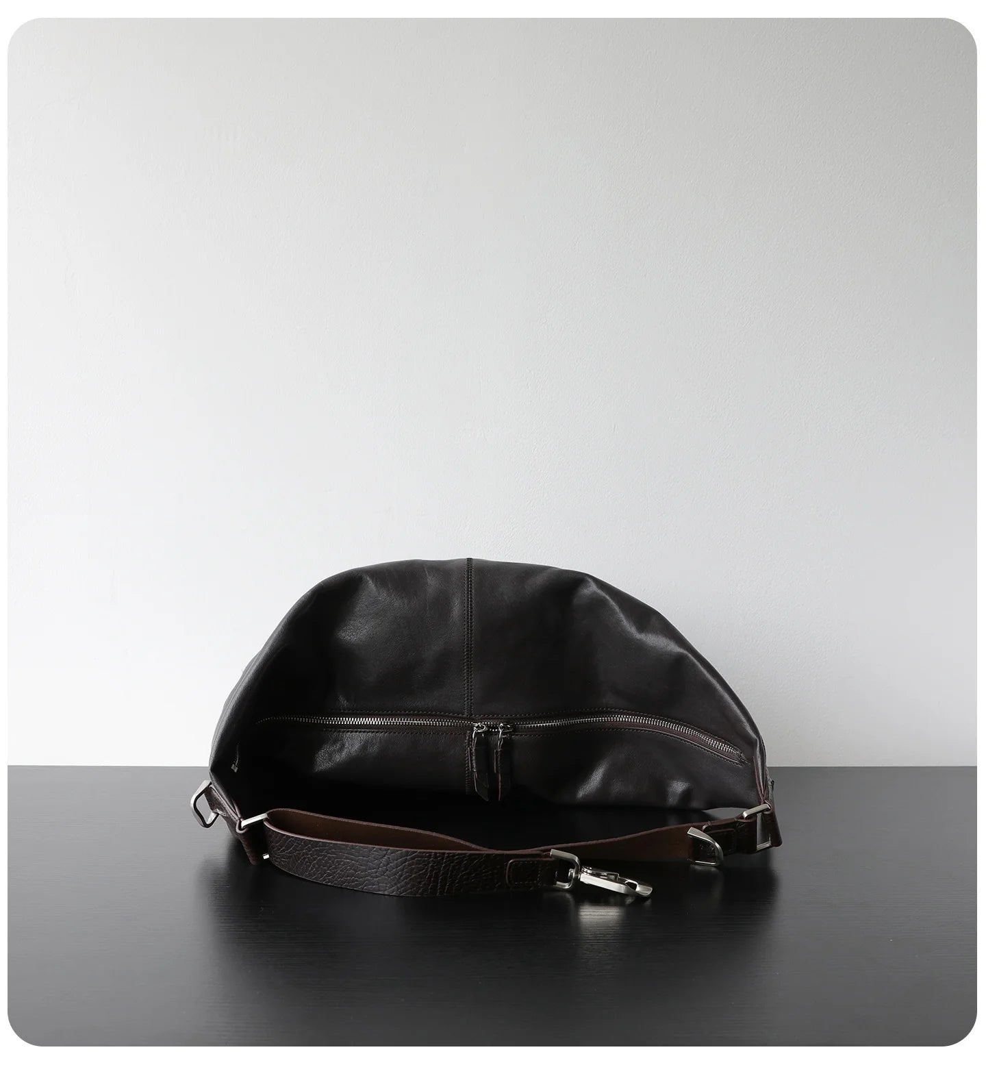 Sac croissant en cuir végétal porté épaule "Treviso"*