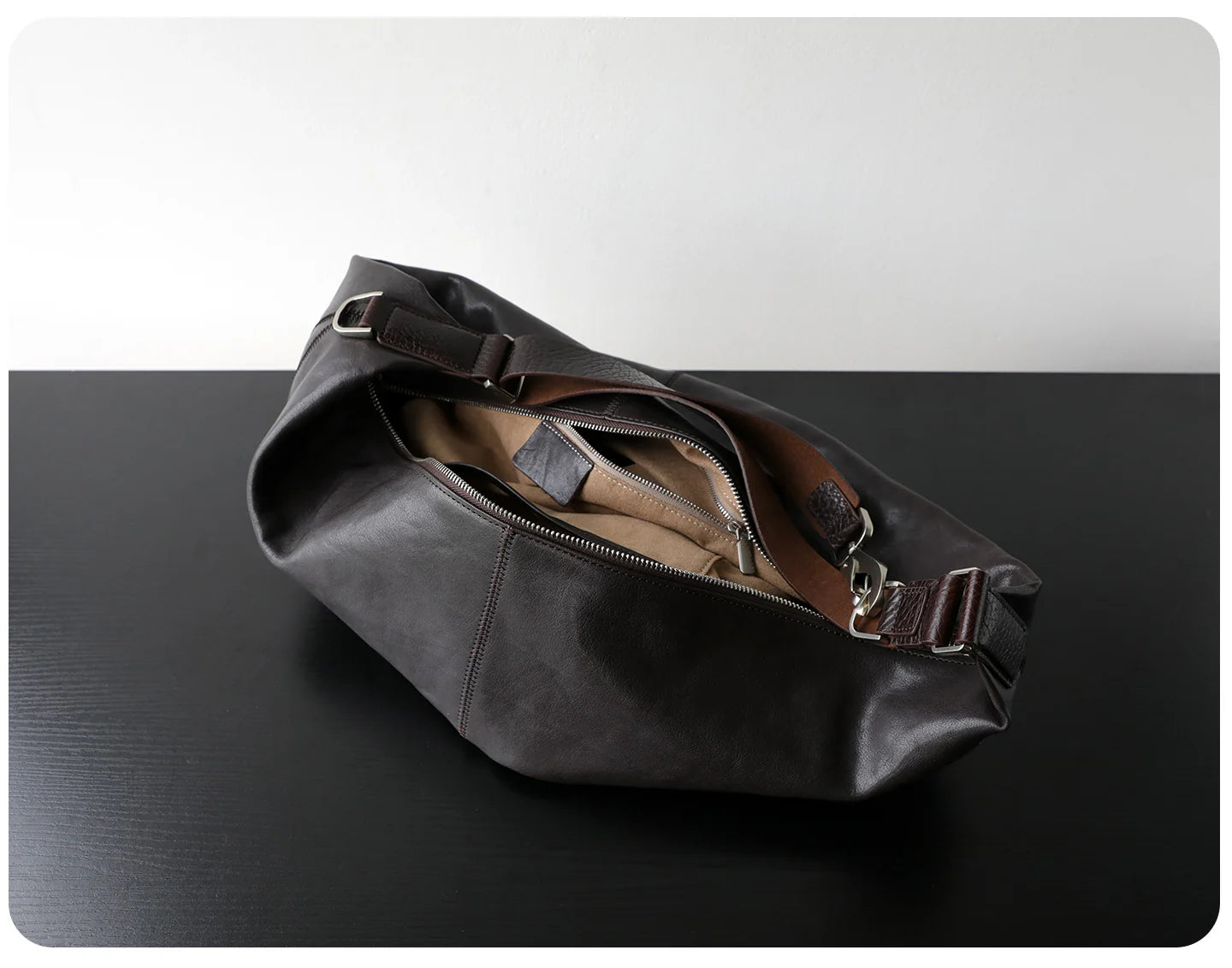 Sac croissant en cuir végétal porté épaule "Treviso"*