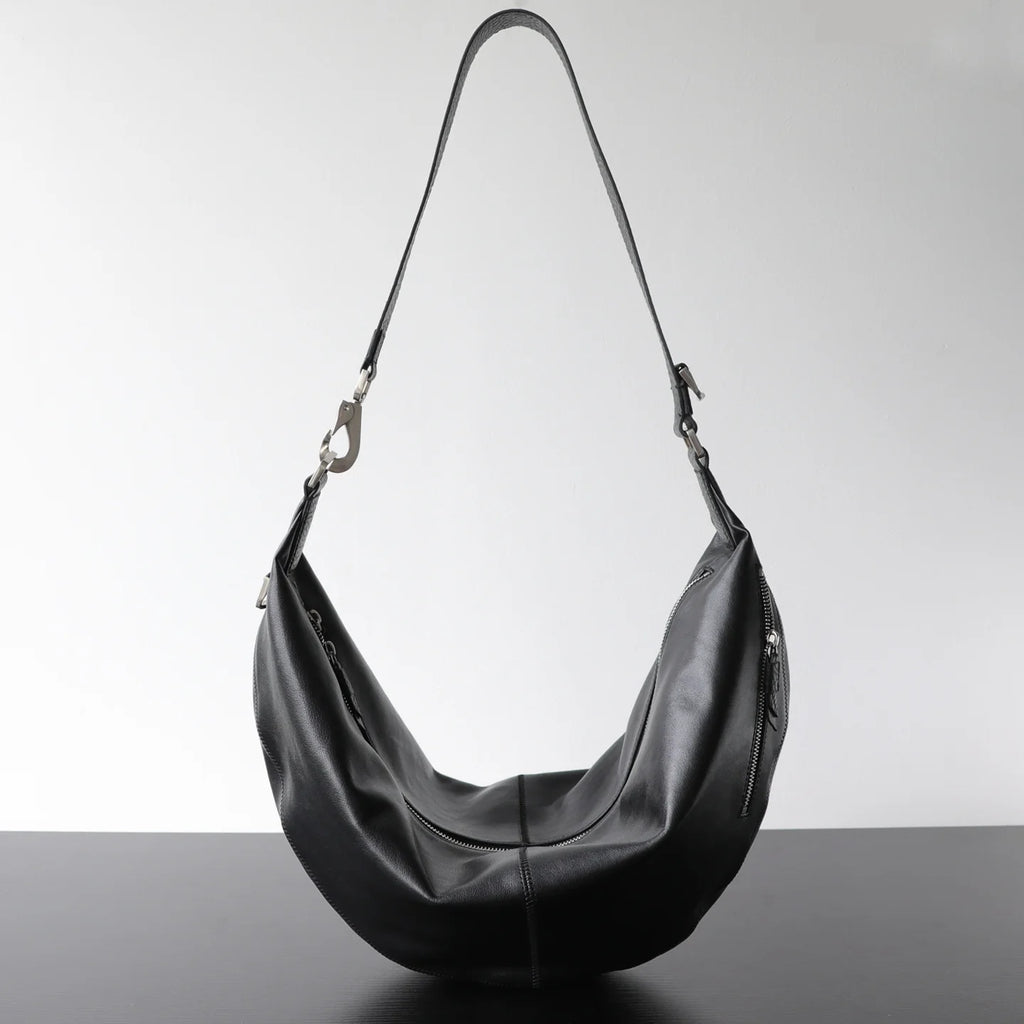 Sac croissant en cuir végétal porté épaule "Treviso"*
