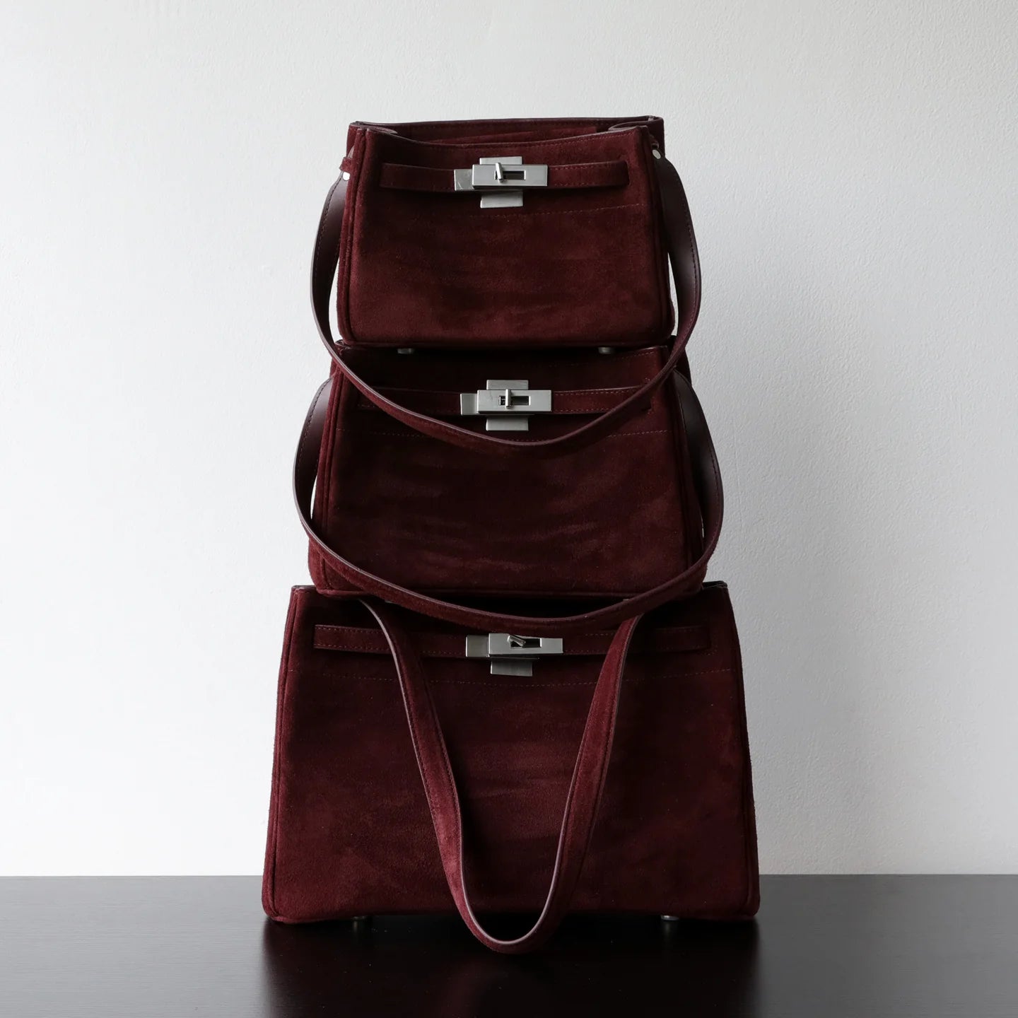 Sac en daim carré et porté épaule "Alba"*