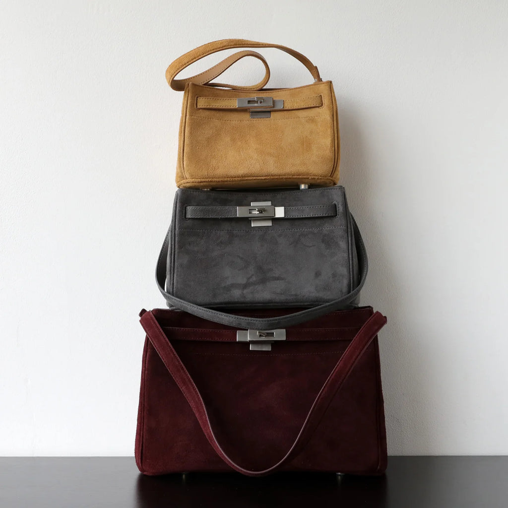 Sac en daim carré et porté épaule "Alba"*