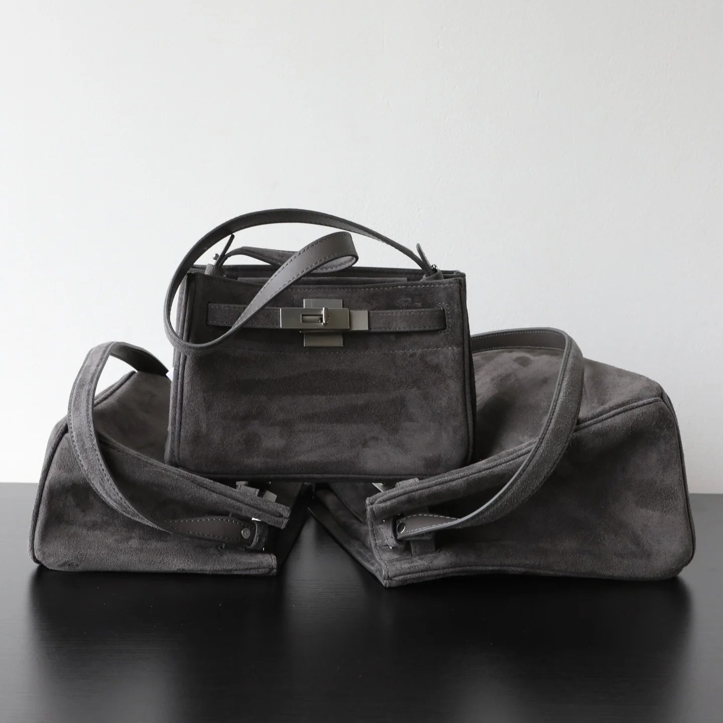 Sac en daim carré et porté épaule "Alba"*