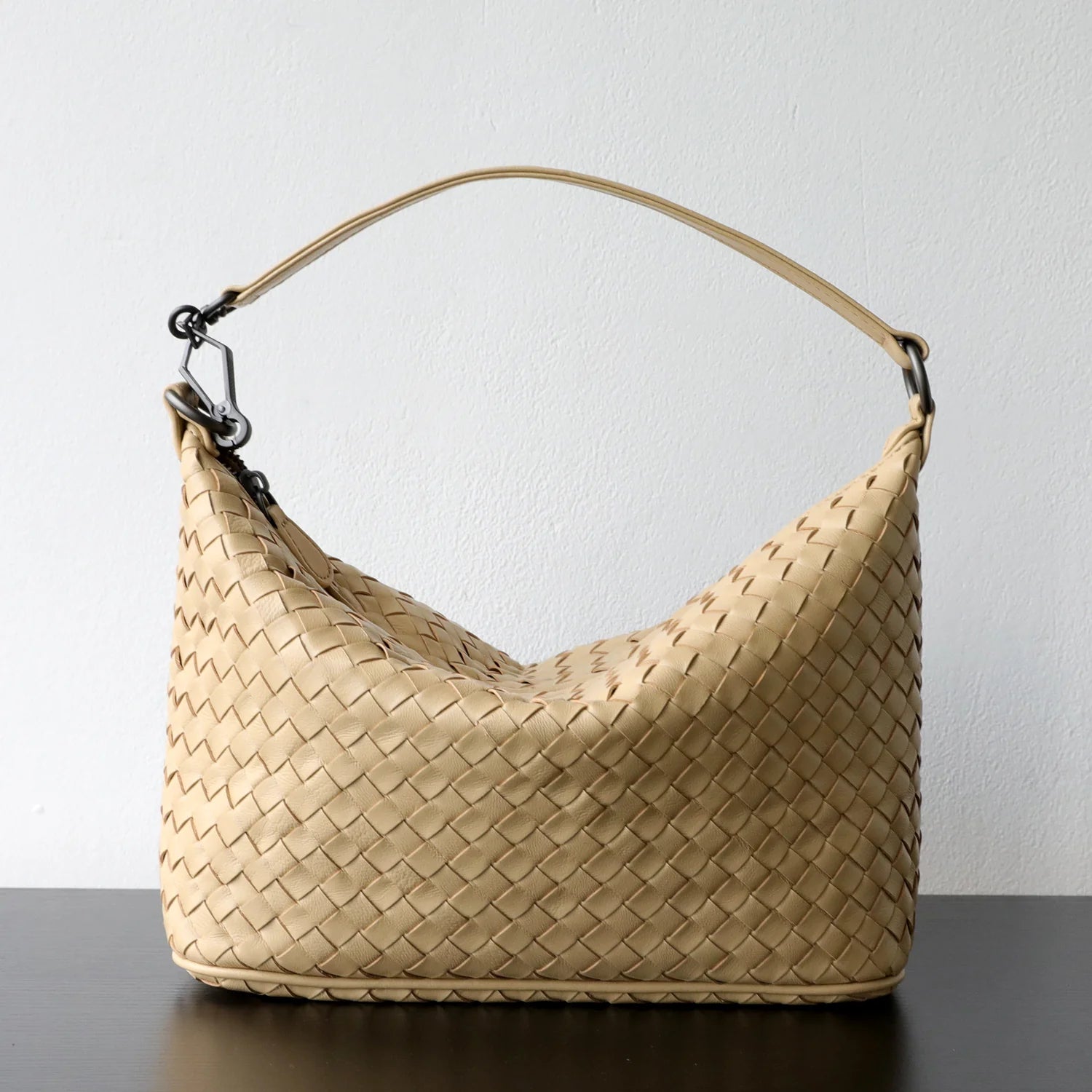 "Novara" Sac hobo femme en cuir tressé, porté épaule