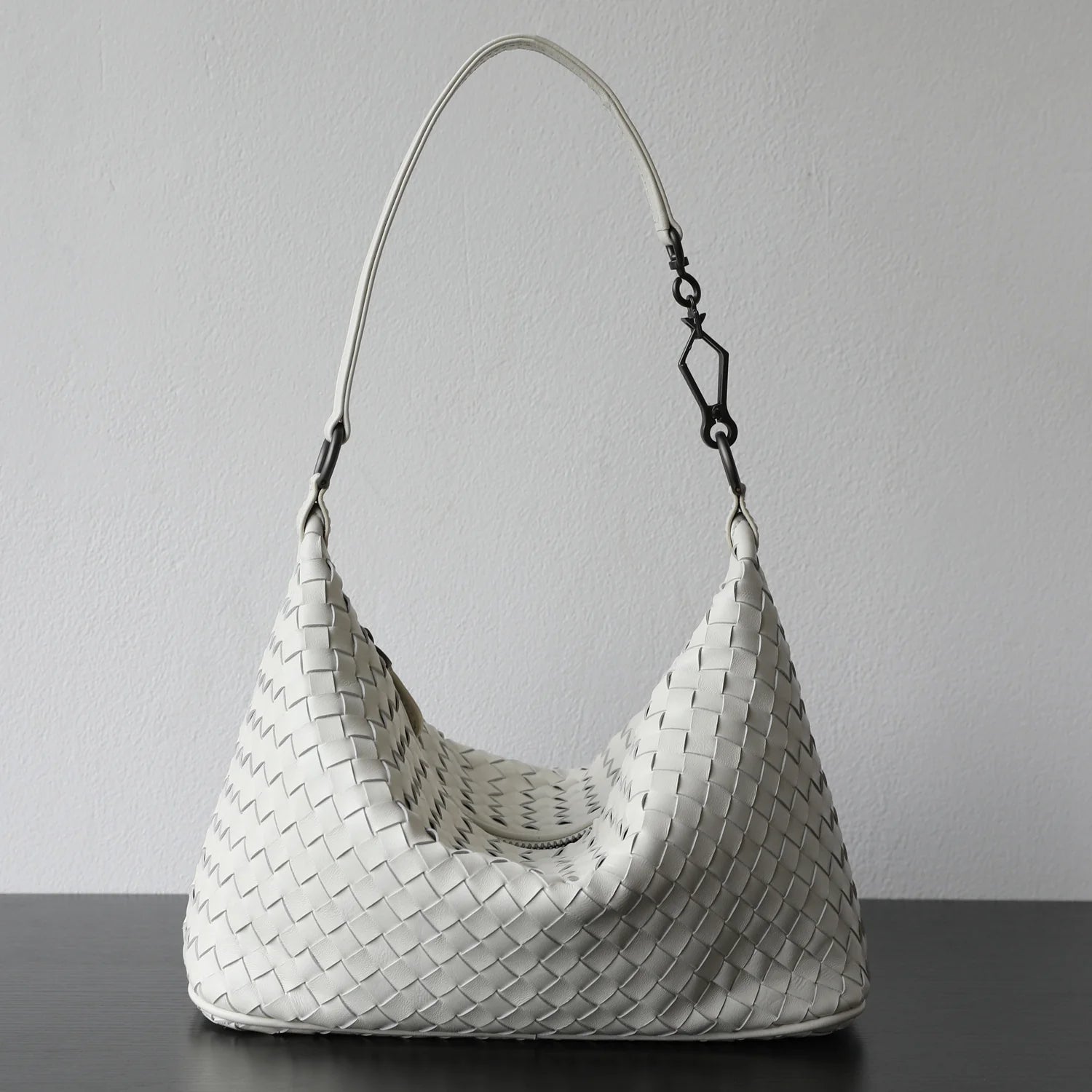 "Novara" Sac hobo femme en cuir tressé, porté épaule