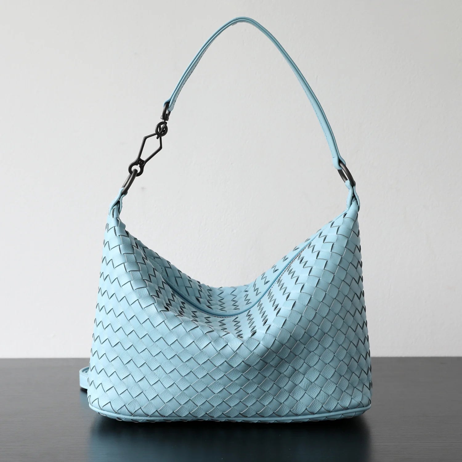 "Novara" Sac hobo femme en cuir tressé, porté épaule