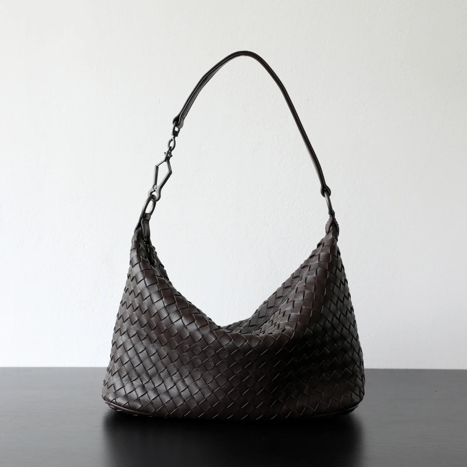 "Novara" Sac hobo femme en cuir tressé, porté épaule