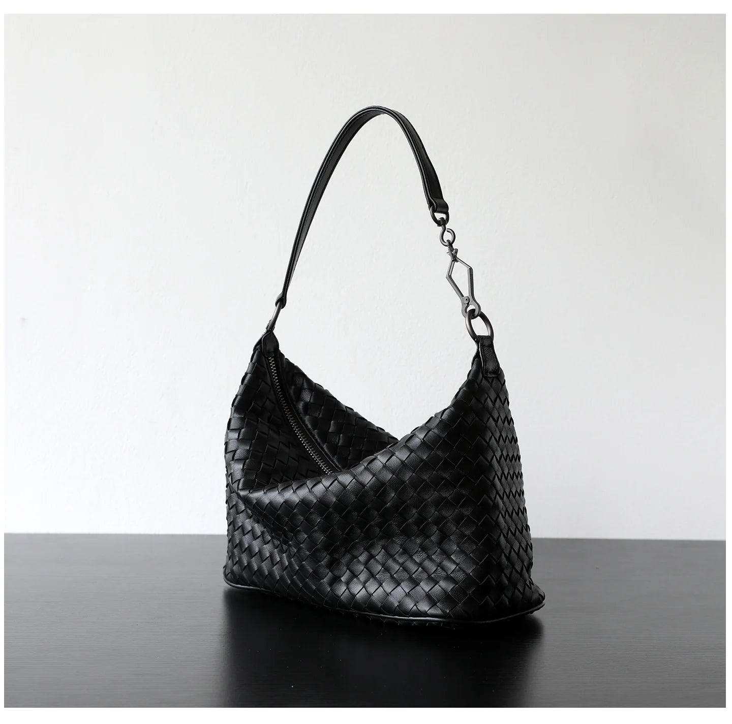 "Novara" Sac hobo femme en cuir tressé, porté épaule