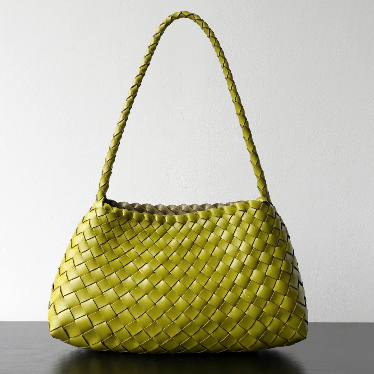 Sac à main tressé en cuir minimaliste et polyvalent "Brindisi"*