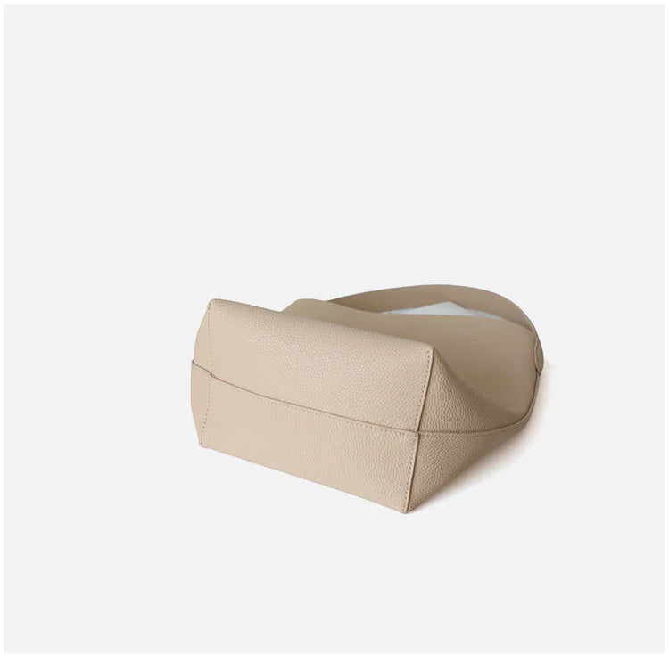 "Castelsardo" Sac seau décontracté en cuir véritable avec fermeture à cordon léger
