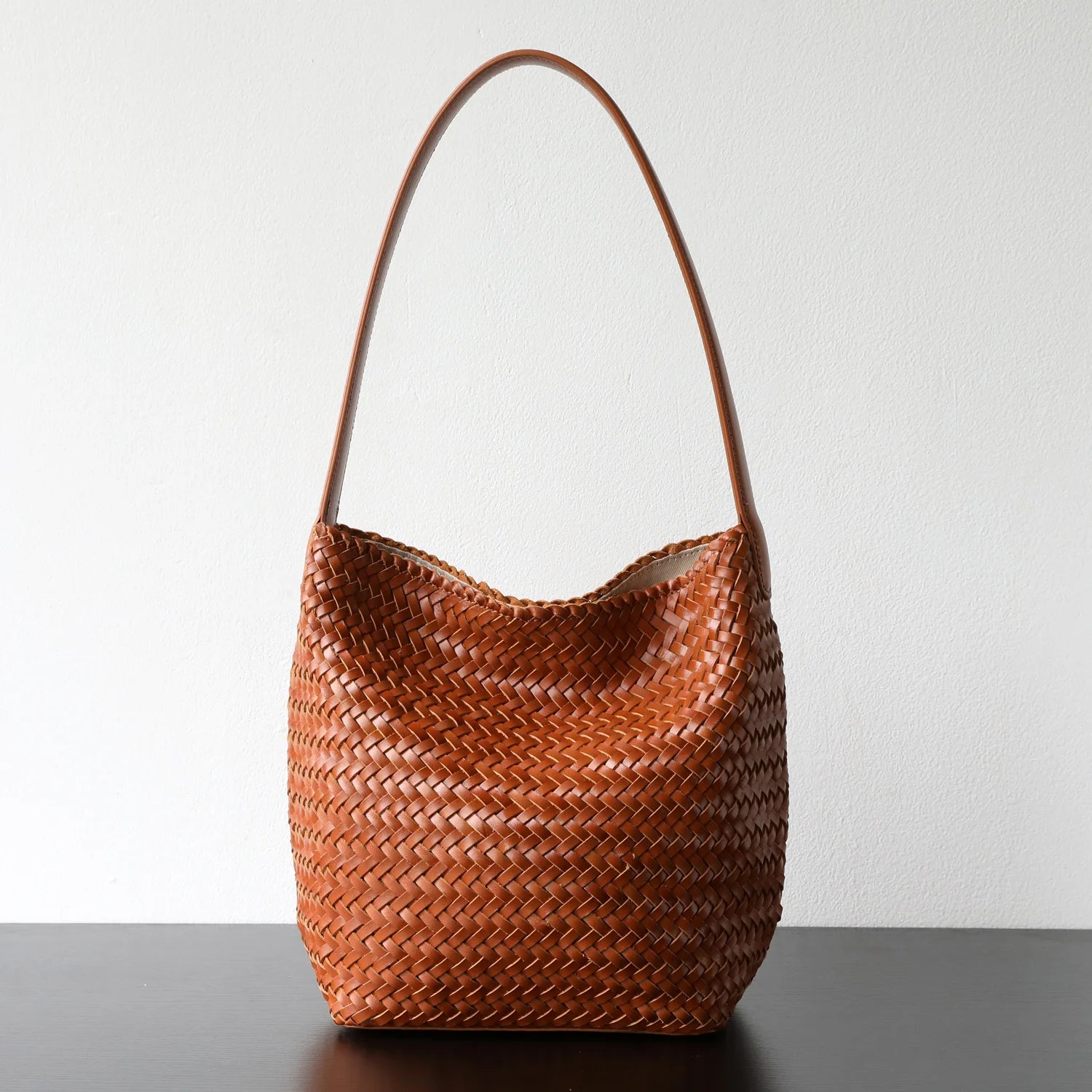 "Ravello" Sac seau en cuir de vachette porté épaule avec fermeture magnétique