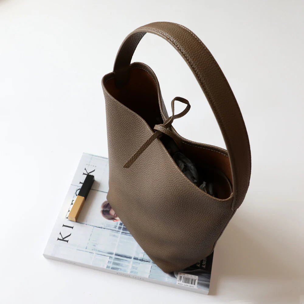 "Castelsardo" Sac seau décontracté en cuir véritable avec fermeture à cordon léger