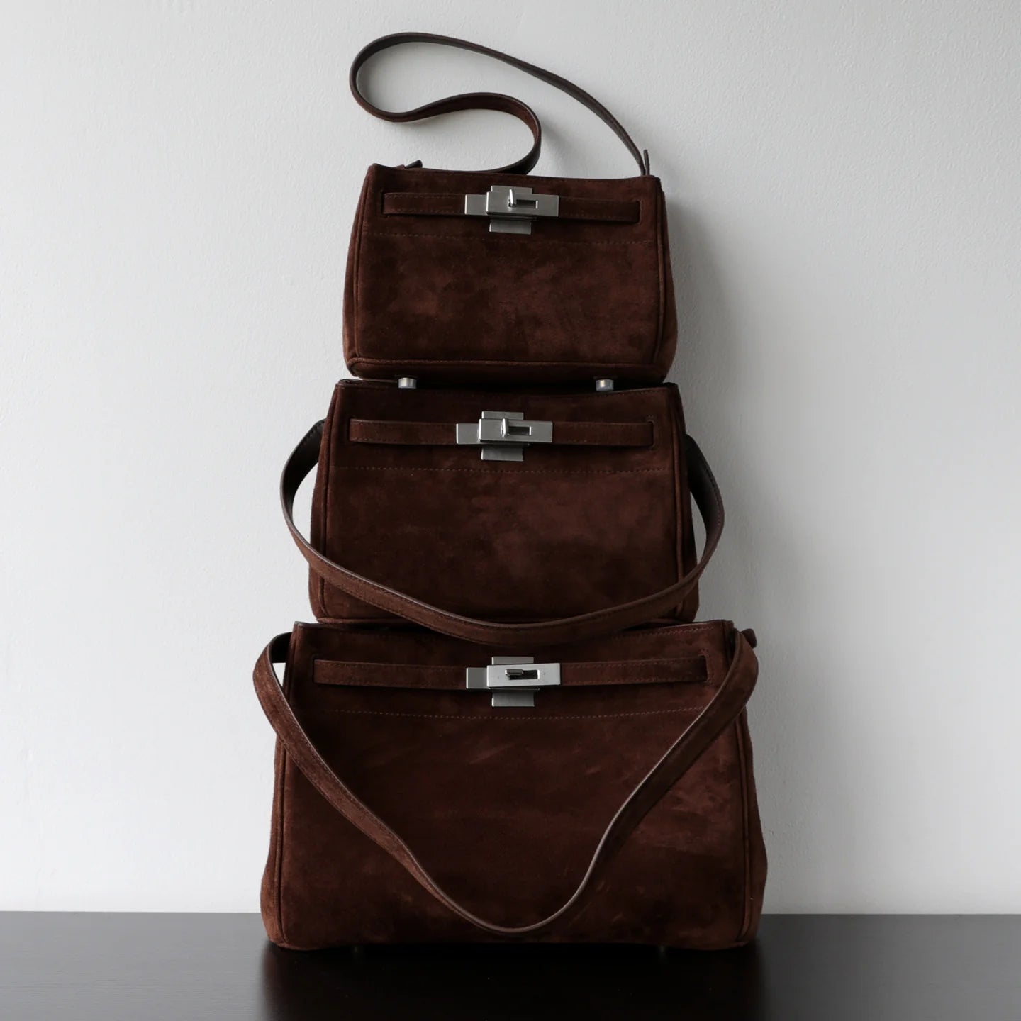 Sac en daim carré et porté épaule "Alba"*