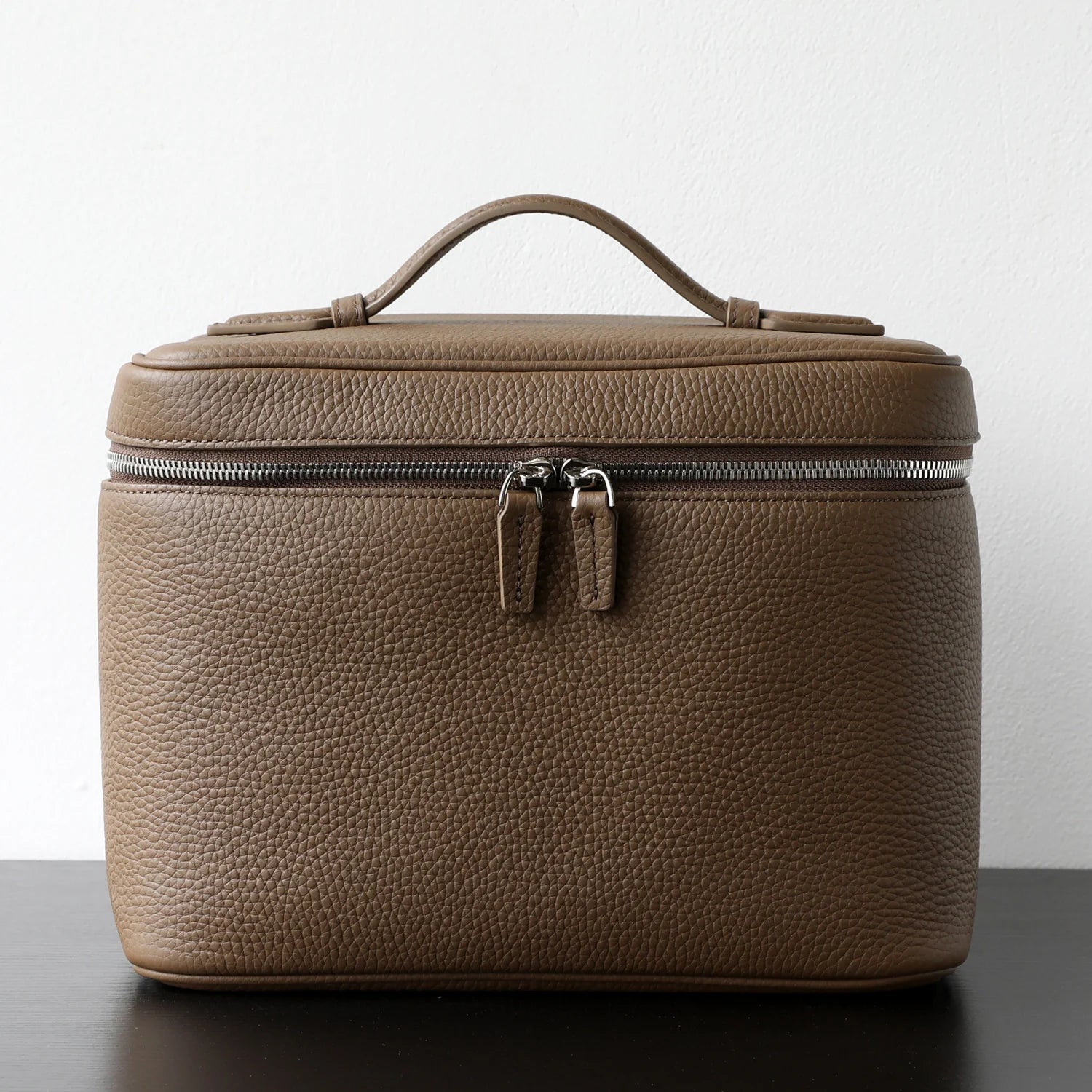 "Tropea" Trousse de maquillage en cuir de vachette souple avec compartiments