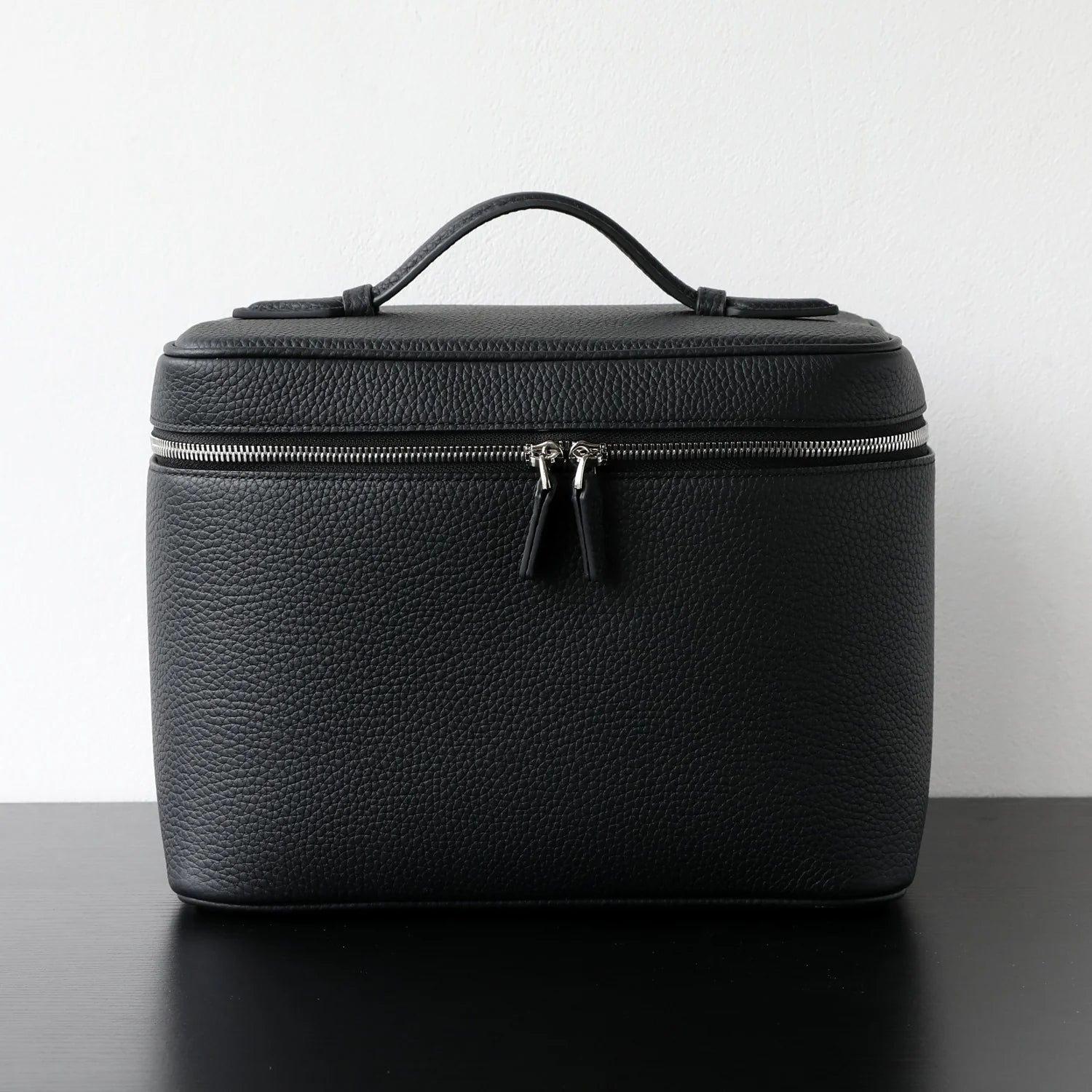 "Tropea" Trousse de maquillage en cuir de vachette souple avec compartiments